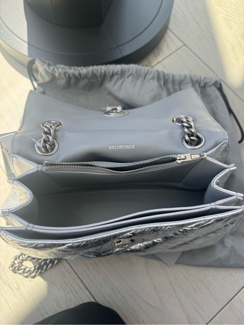 Balenciaga
Small Crush Quilted
Silver Leather Shoulder Bag - Picture 11 of 16